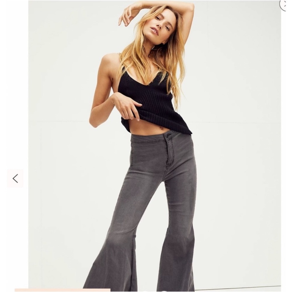 Free People just float on washed black flare jeans❤️❤️❤️❤️